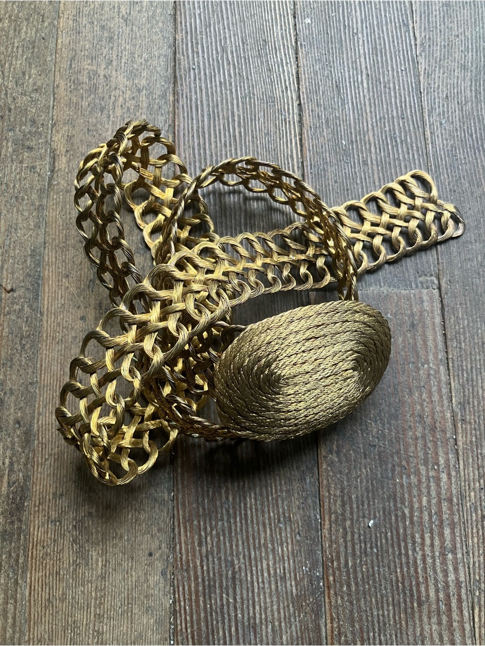 Wire wrap gold tone belt